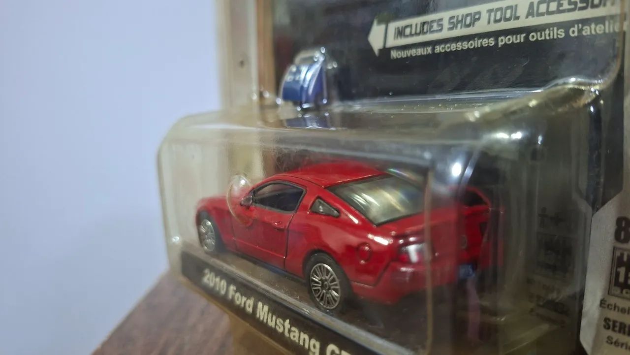 Greenlight Ford mustang 2010 edição limitada com acessórios  - Foto 4