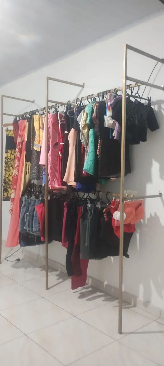 Vendo prateleira de metalon  e manequins  - Foto 3