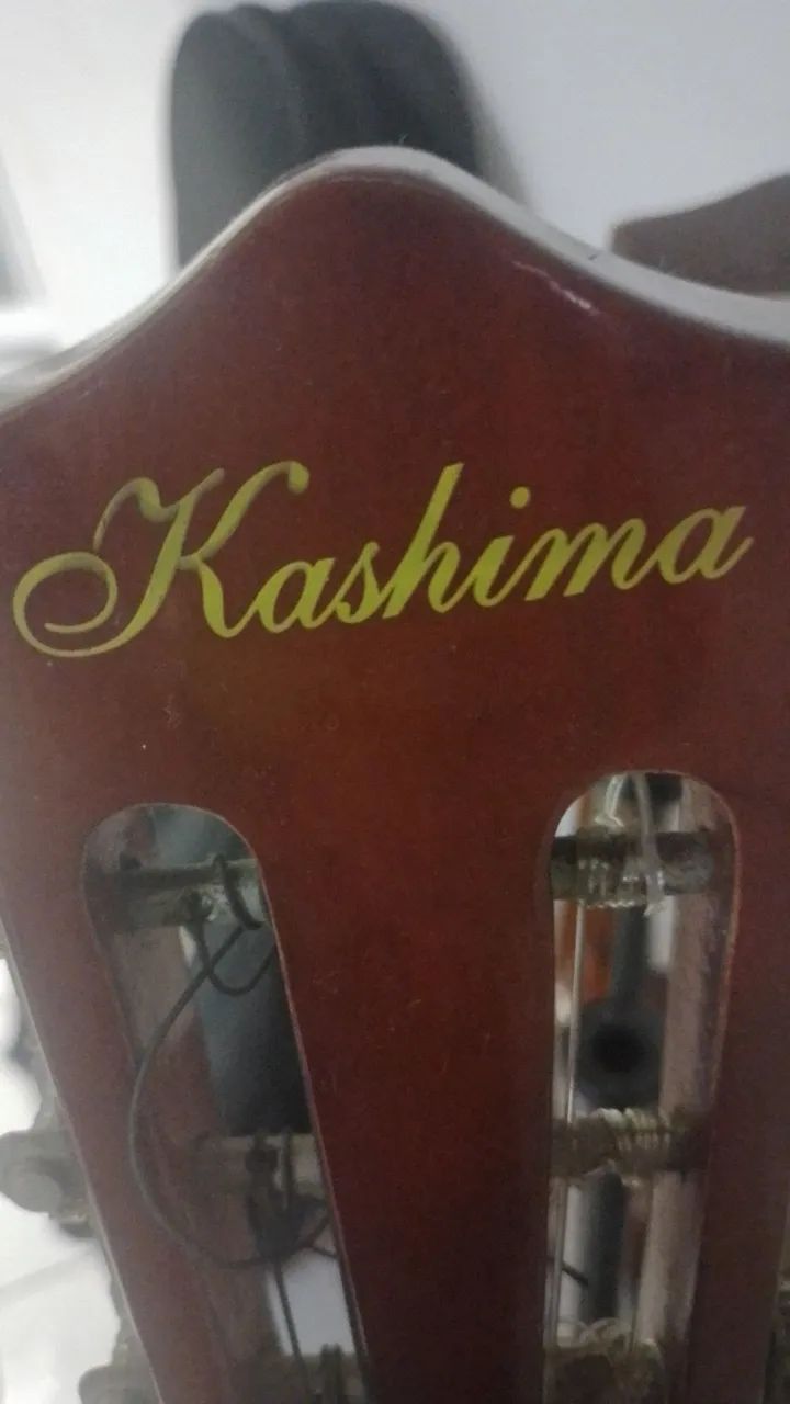 Violão  kashima com suporte  em perfeito estado