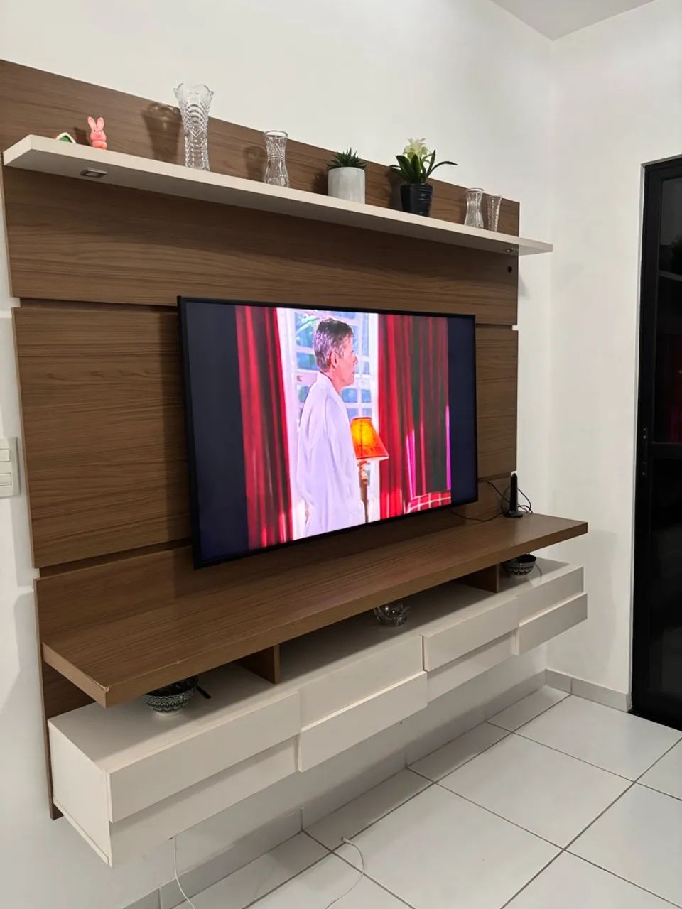 Painel paraTV Planejado com Iluminação de LED - Lindo e Moderno - Foto 4