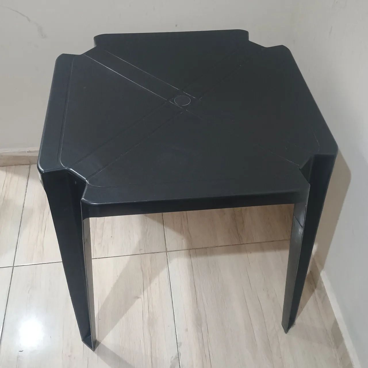 Mesa com duas cadeiras em excelente estado pouco usada  - Foto 2