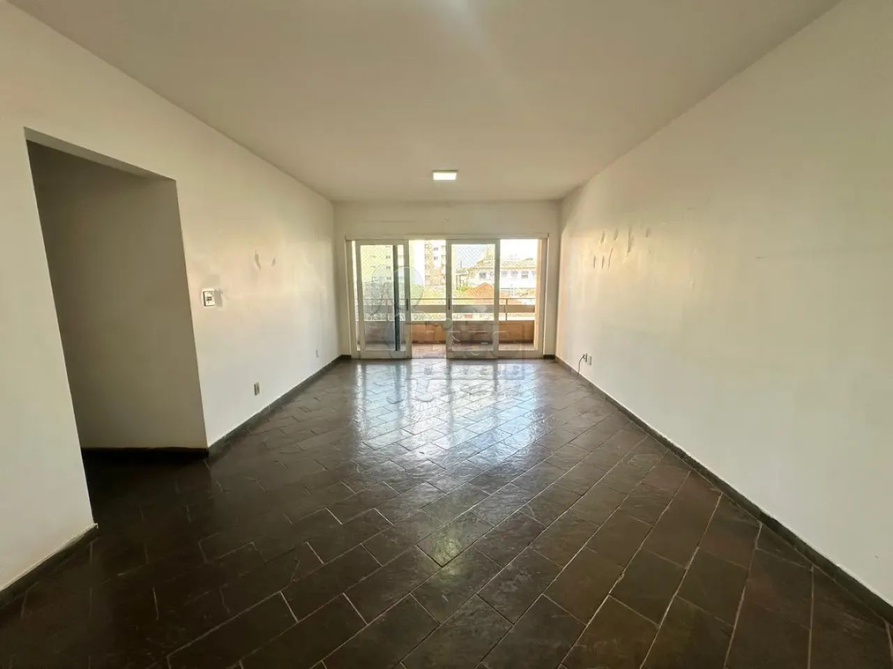 Apartamento de 100m² com 03 quartos para locação - Centro