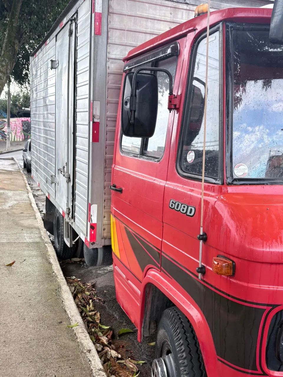 Caminhão MB 608