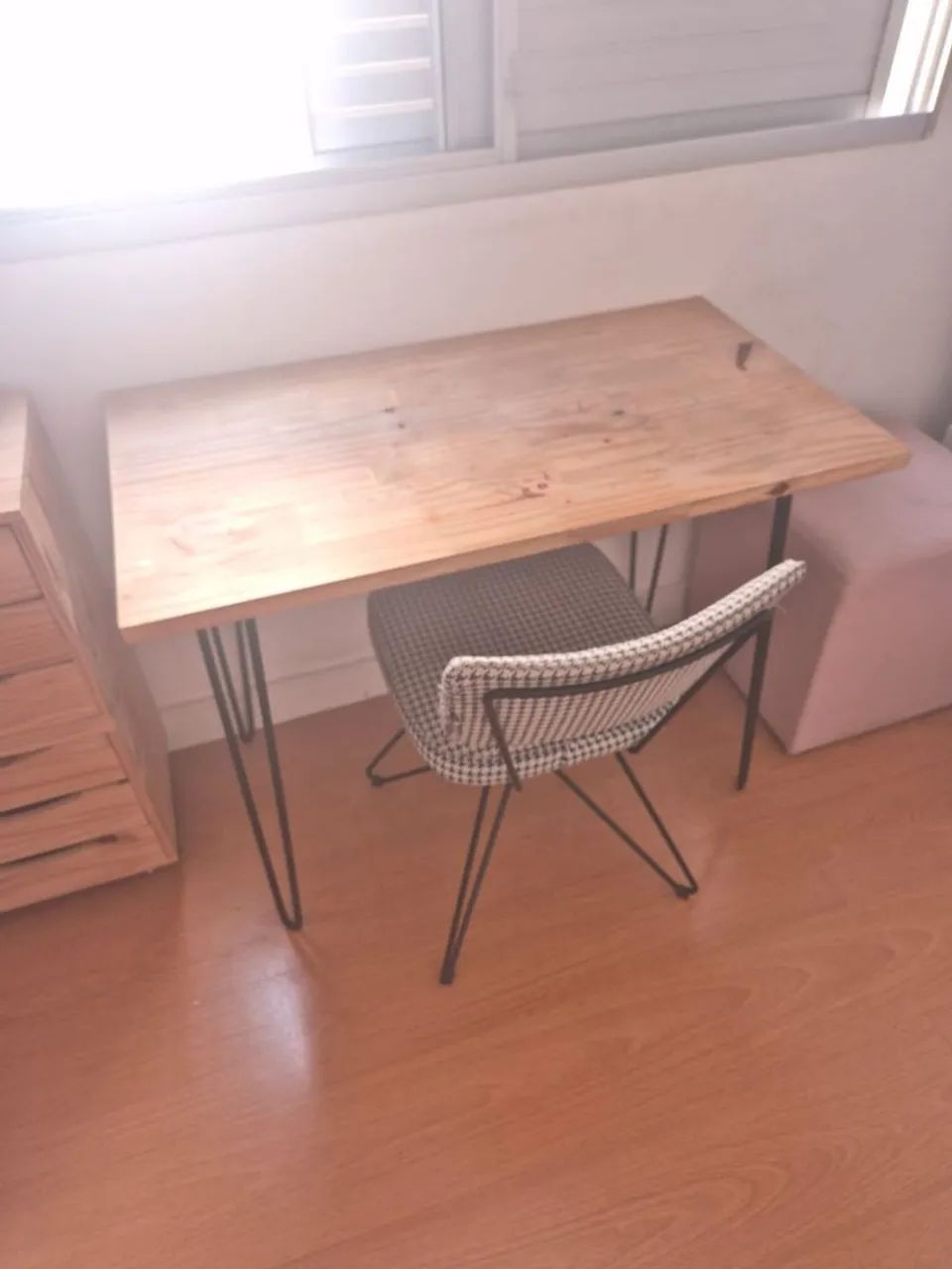 Mesa com Cadeira Estofada - Foto 2