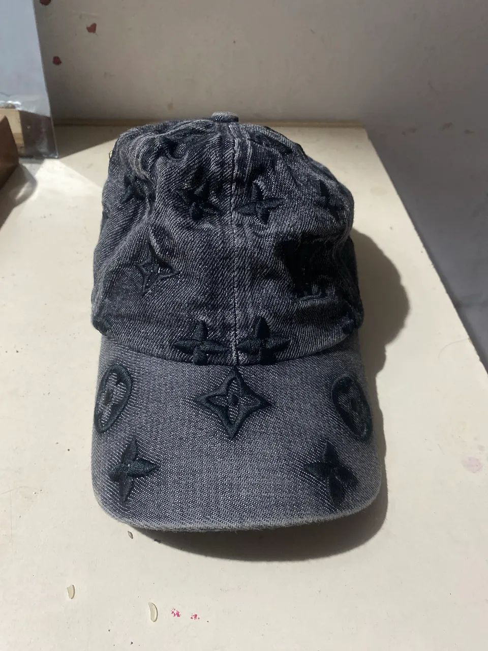 Boné Louis Vuitton semin novo usei uma vez só  - Foto 2