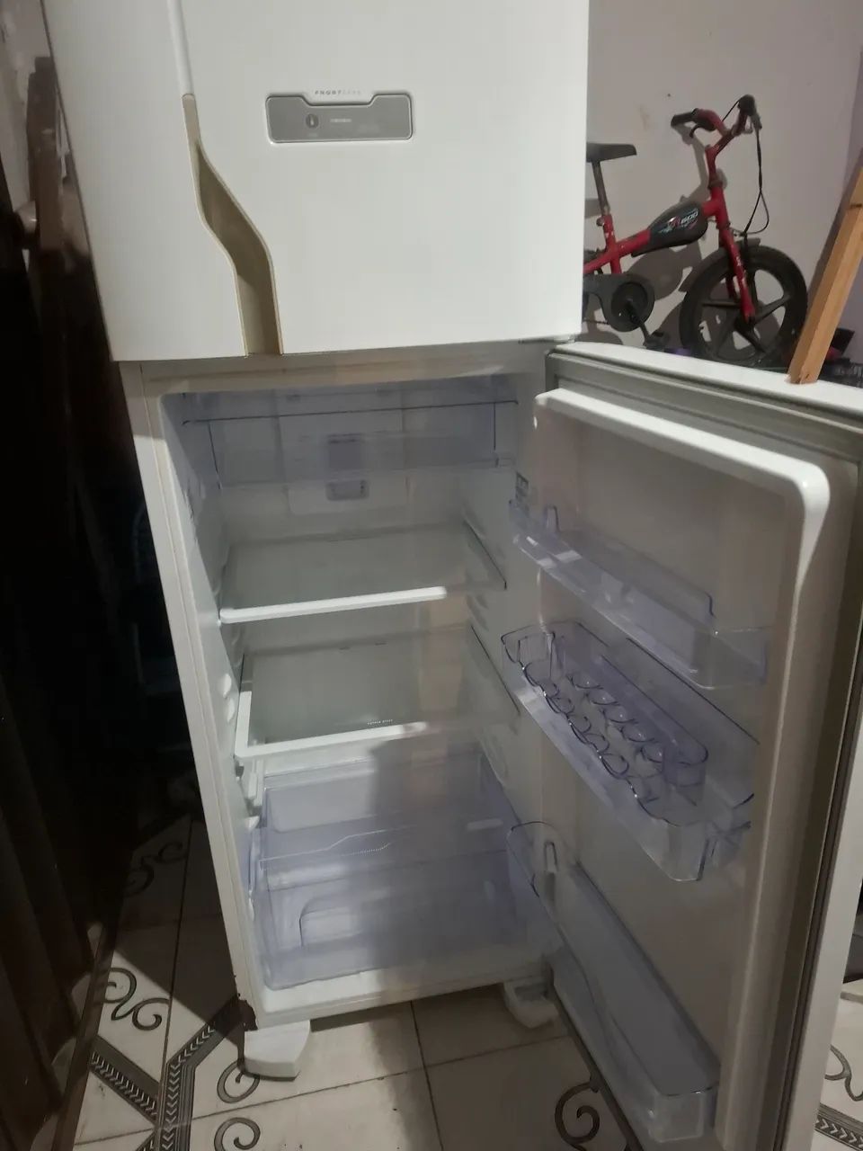  Geladeira Electrolux 371 litros - Foto 2