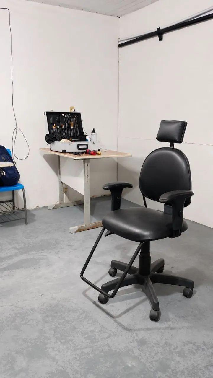 VENDE-SE - CADEIRA + ESPELHO + PRATELEIRA DE VIDRO