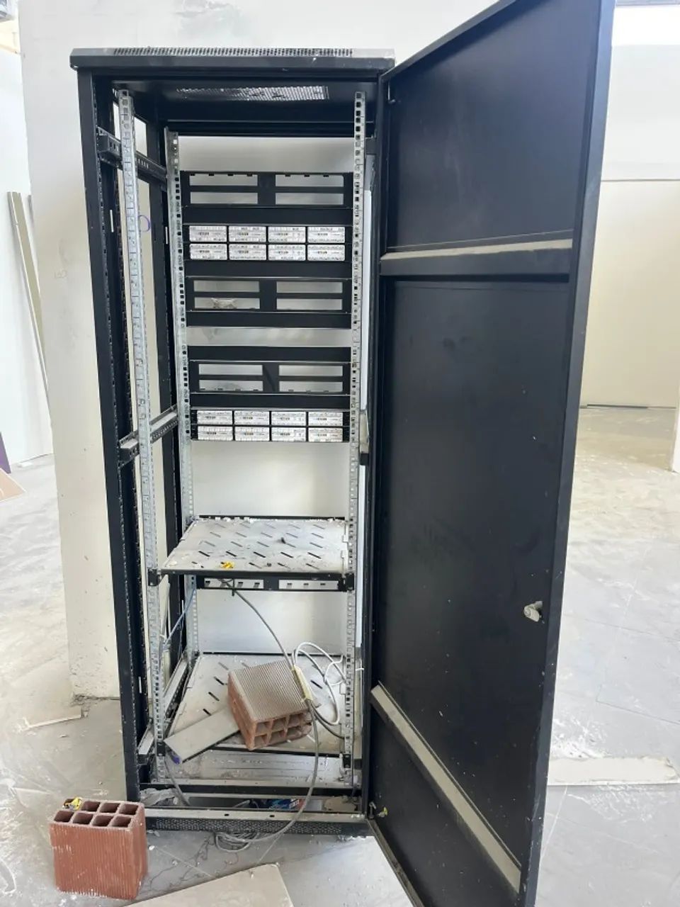 Rack de Rede / Telecom 19? com Patch Panels - Foto 2