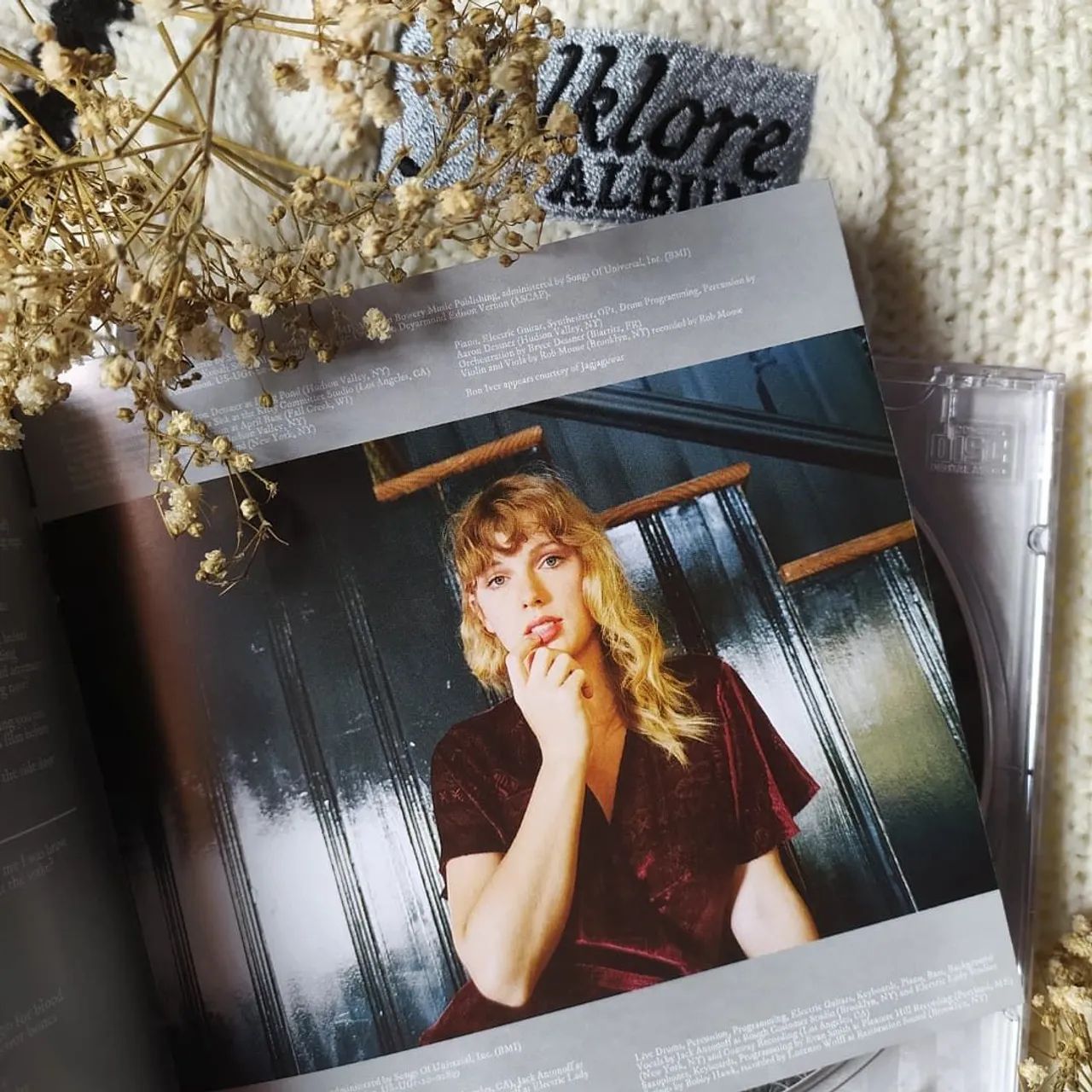 CD folklore - Taylor Swift (versão running like water) - Foto 3