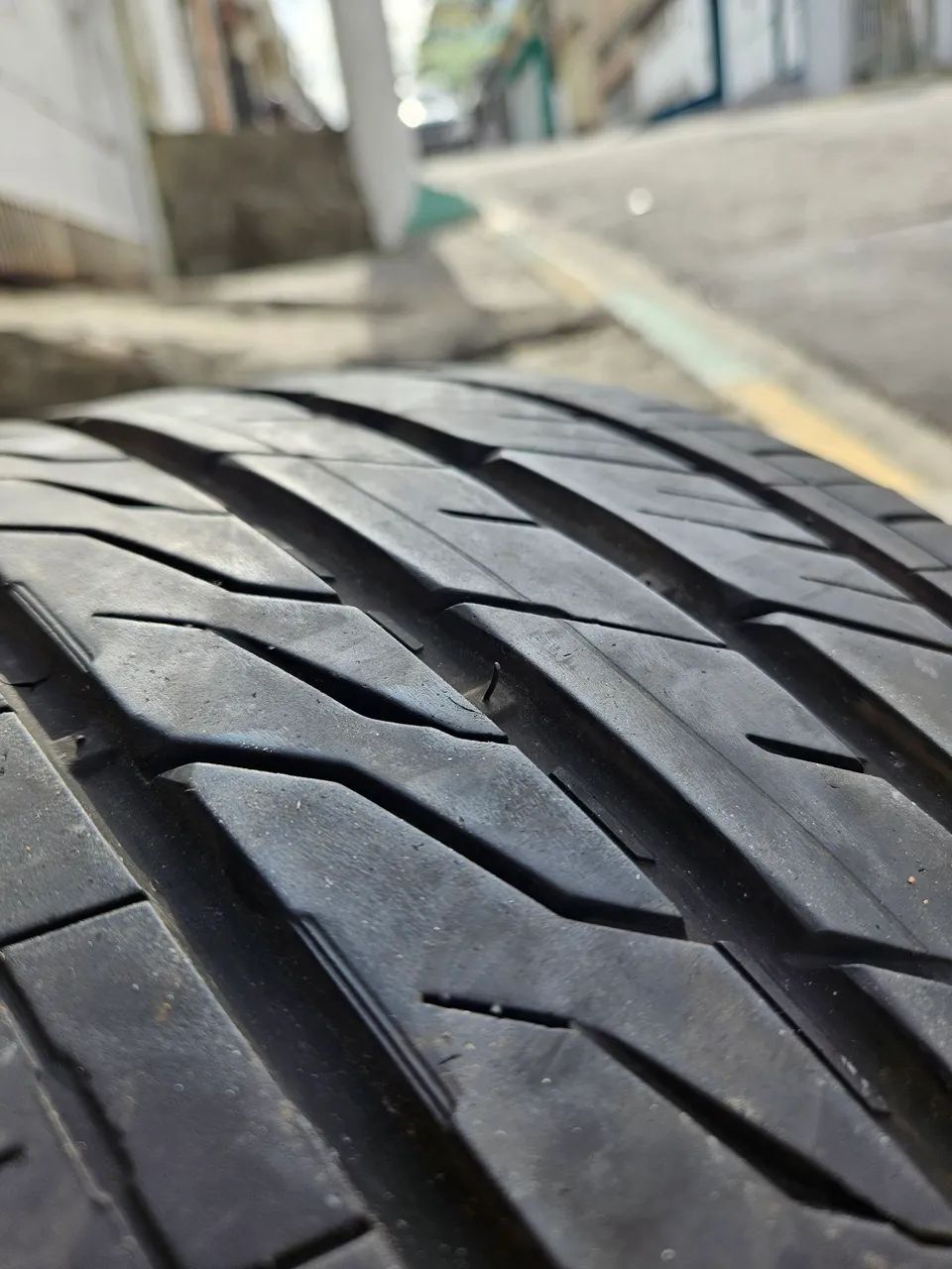 Pneu delinte 275/35/19 run flat - Foto 5