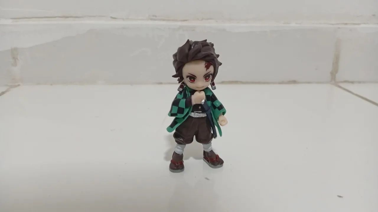 Caixa surpresa de personagens de Demon Slayer. - Foto 5