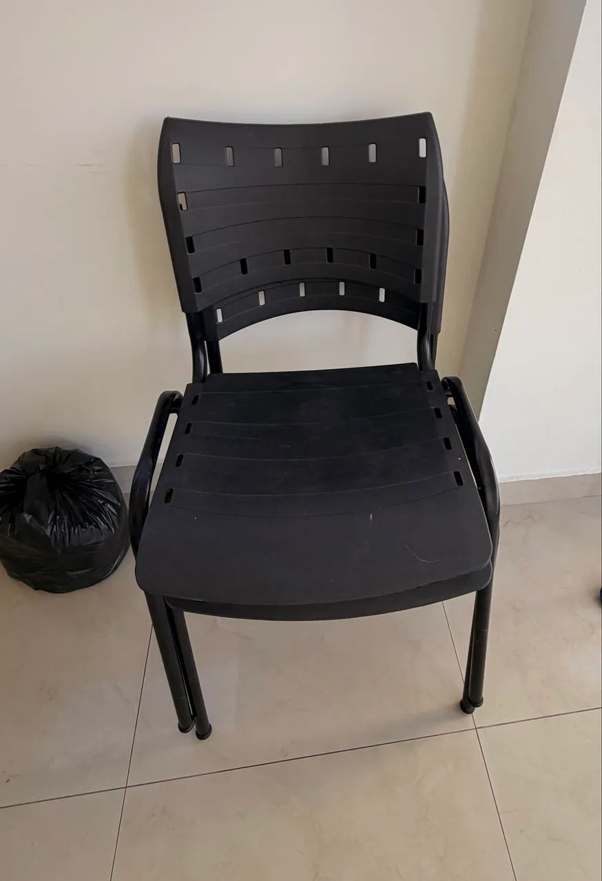 Cadeiras empilháveis 