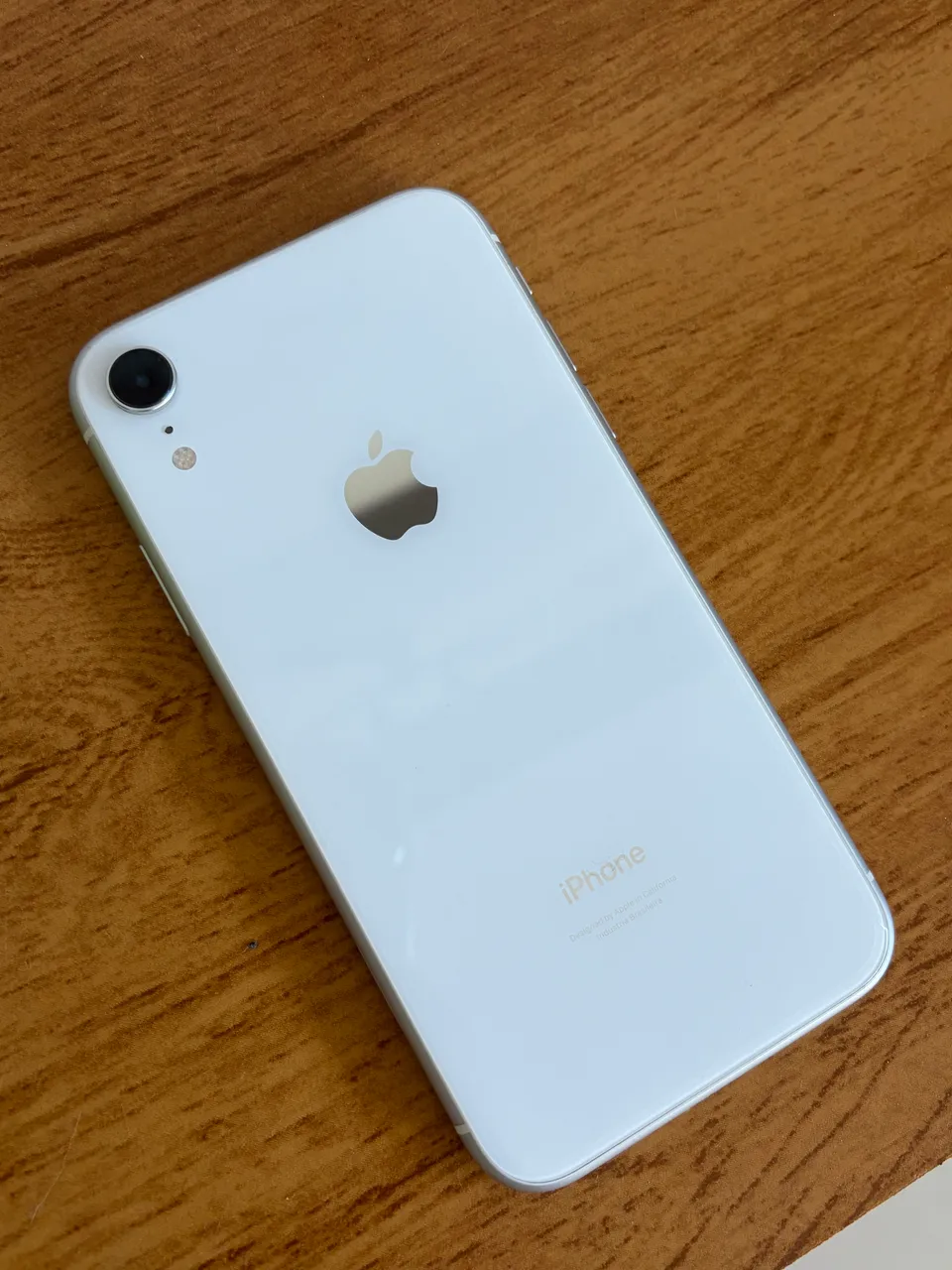 Iphone XR 64GB branco + 8 capas diversas com chiado no alto