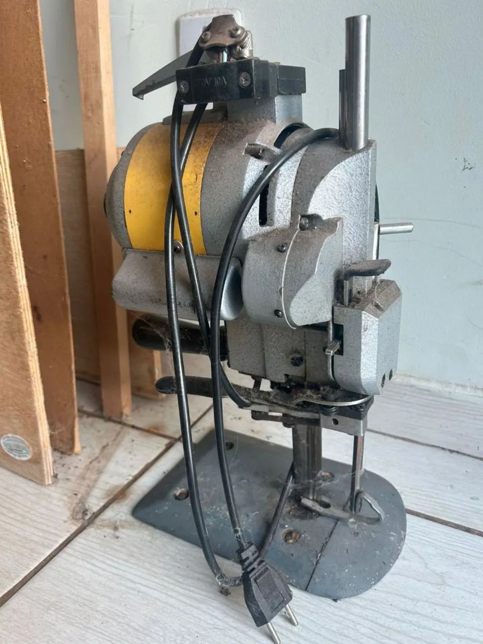 Máquina de corte de malha ou tecido a faca. - Foto 4