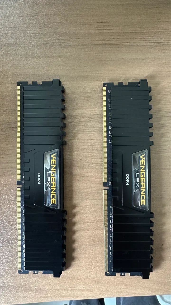 Memórias RAM Corsair 2x 8GB DDR4 2400MHz - 2 Unidades - Ótimo Estado
