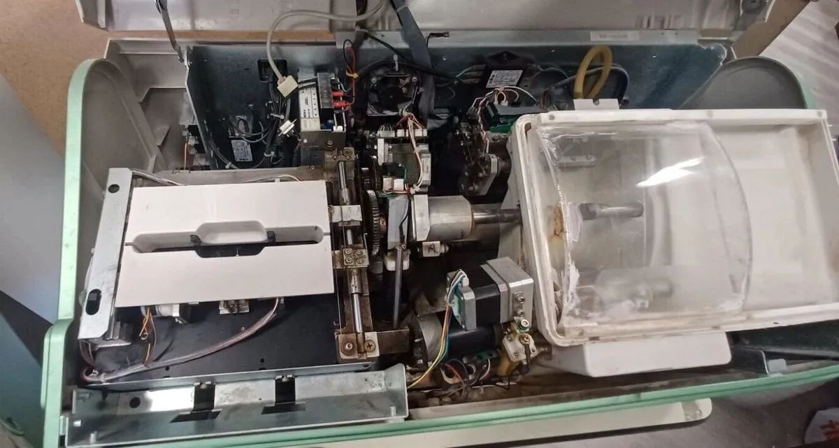 Máquina de corte  AIT Continuum para Oticas  - Foto 4