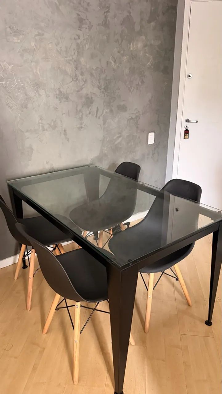 Mesa Vidro com cadeiras 