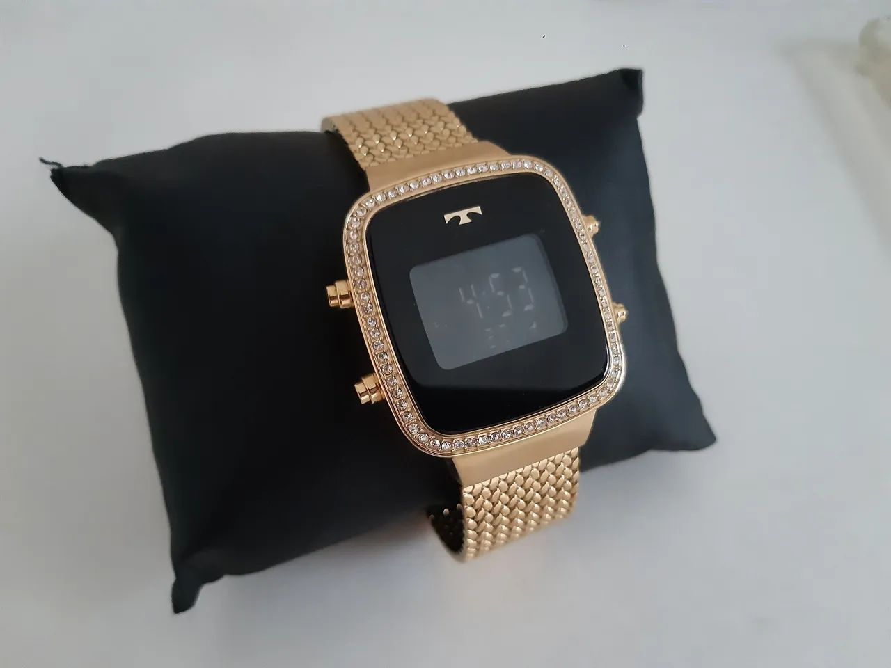 Relógio dourado feminino Technos digital