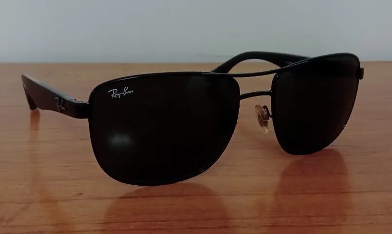 Óculos de sol Ray-Ban masculino.
