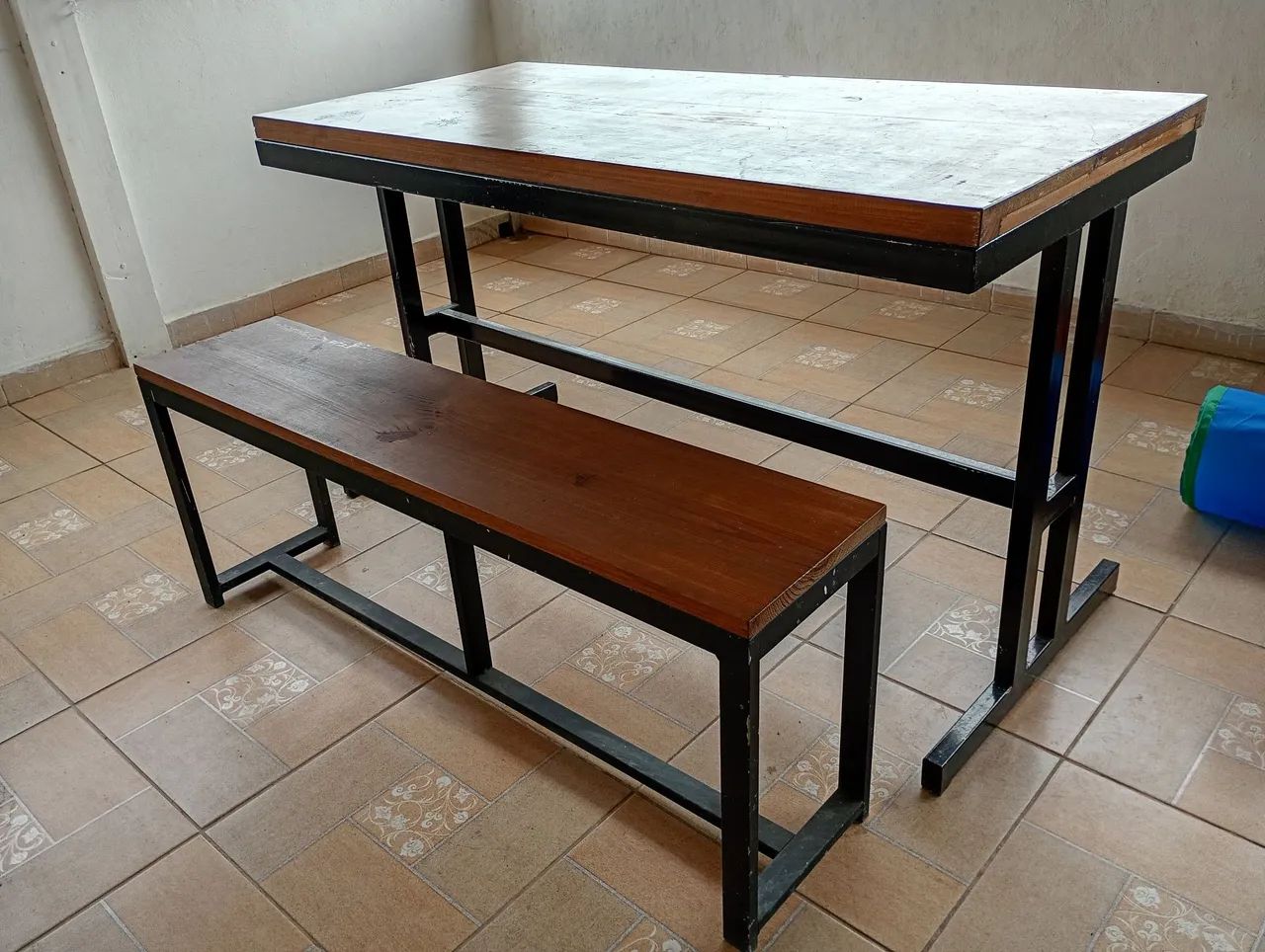 Mesa com banco