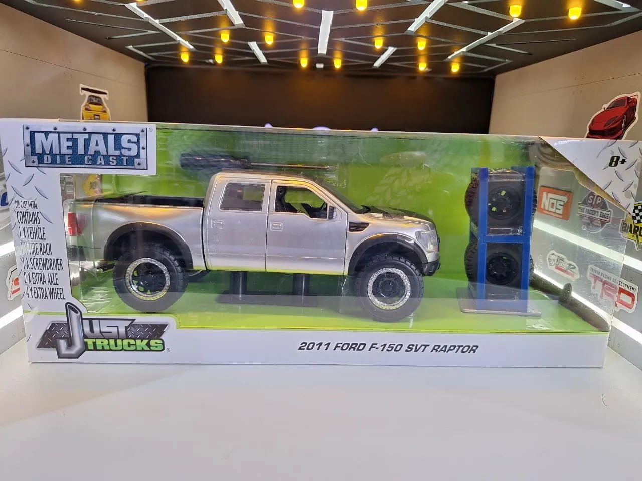Miniatura 1/24 - Ford F-150 SVT Raptor 2011 - Jada (nova com caixa) - Foto 3