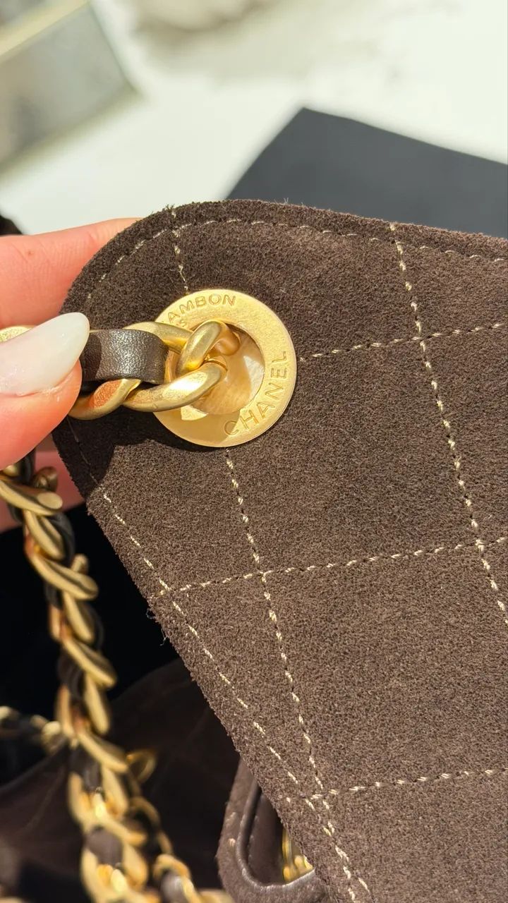 Bolsa Chanel 25 suede marrom - Foto 4