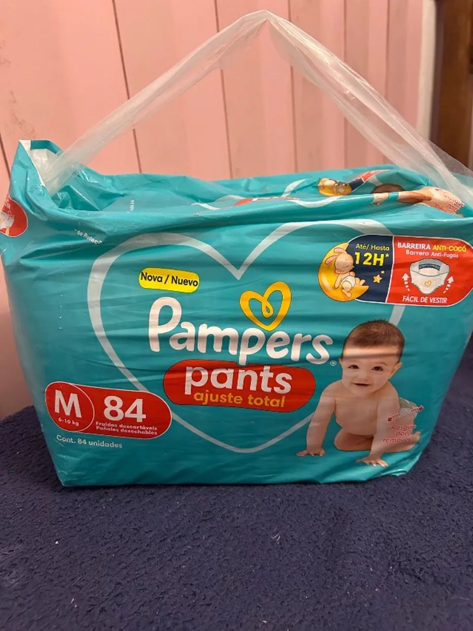 Fraldas Pampers M com 84 unidades