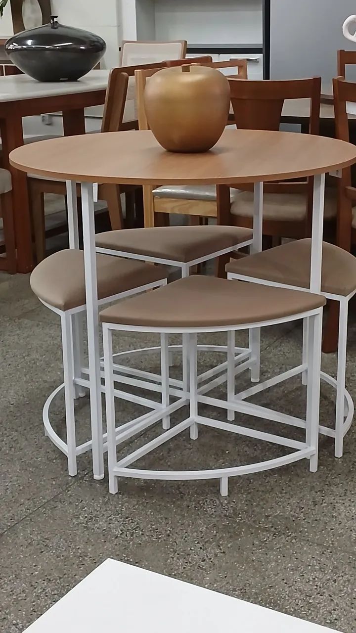 Conjunto mesa + 4 bancos