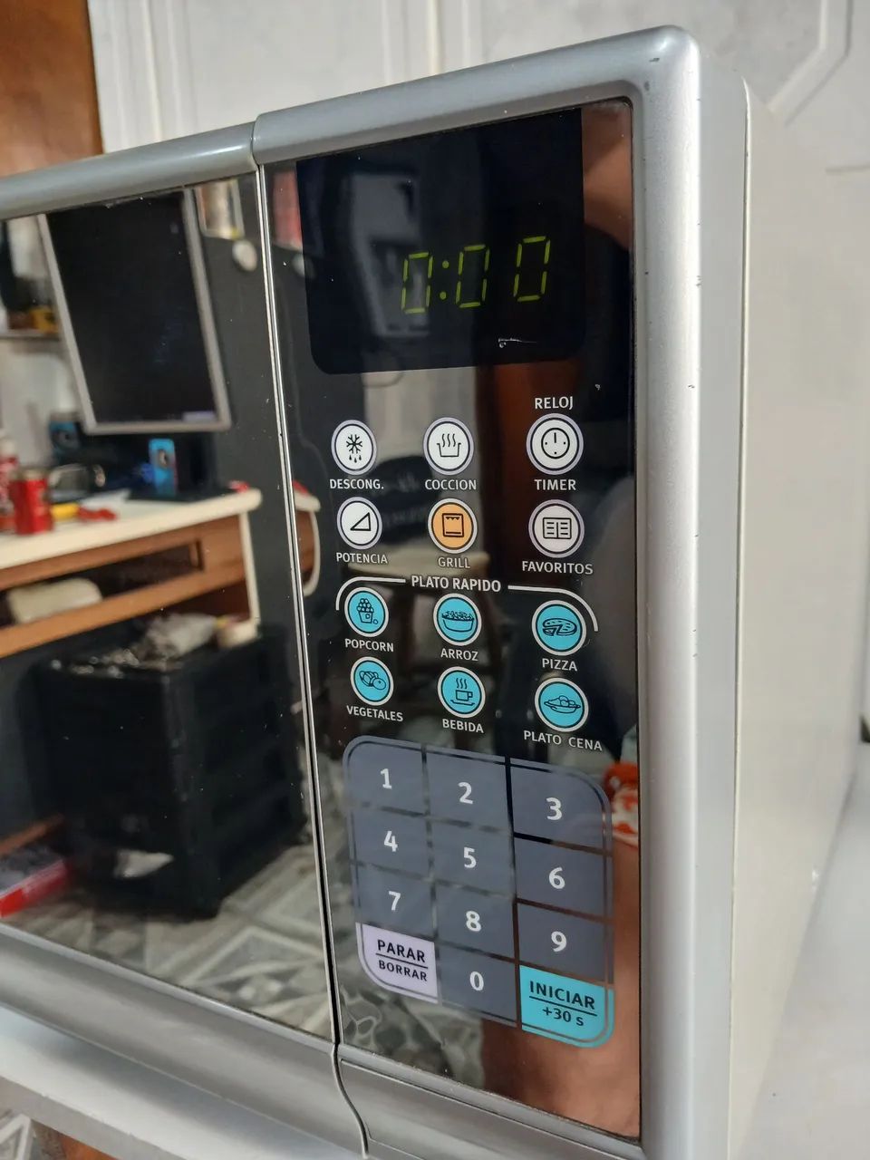 Microondas Electrolux 28L 127V espelhado e cinza com grill funcionando tudo perfeitamente  - Foto 4