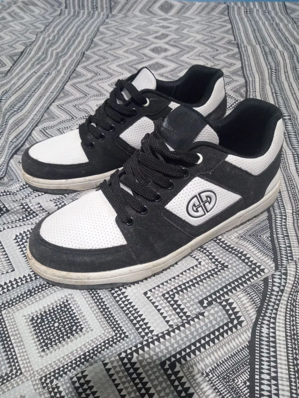 Tênis OLLIE  preto e branco 