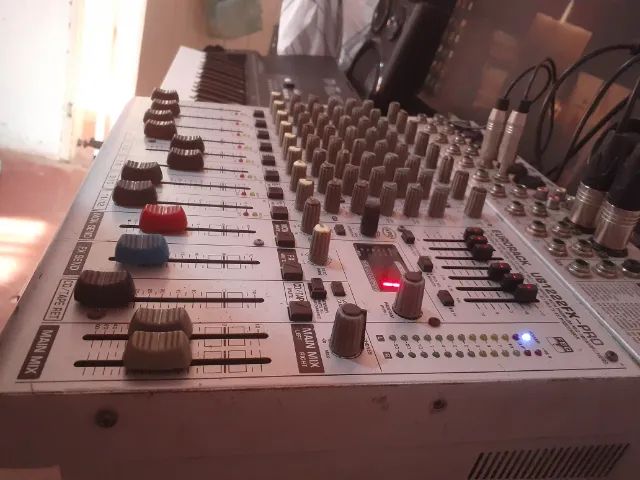 Mesa Behringer Eurorack Ub1222fx Pro - Foto 5