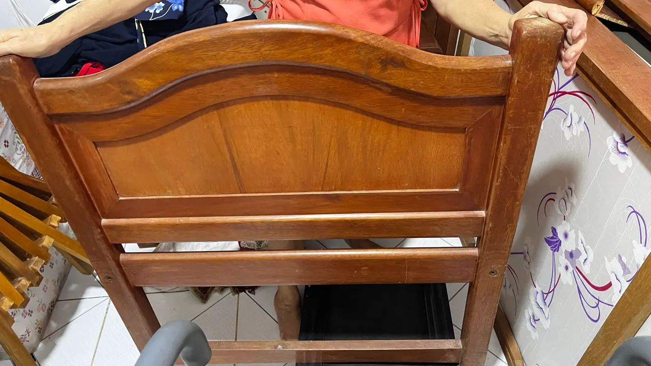 Cama de Madeira + 2 colchões  - Foto 3