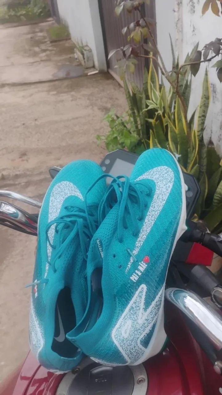 Vende-se essa chuteira T39 