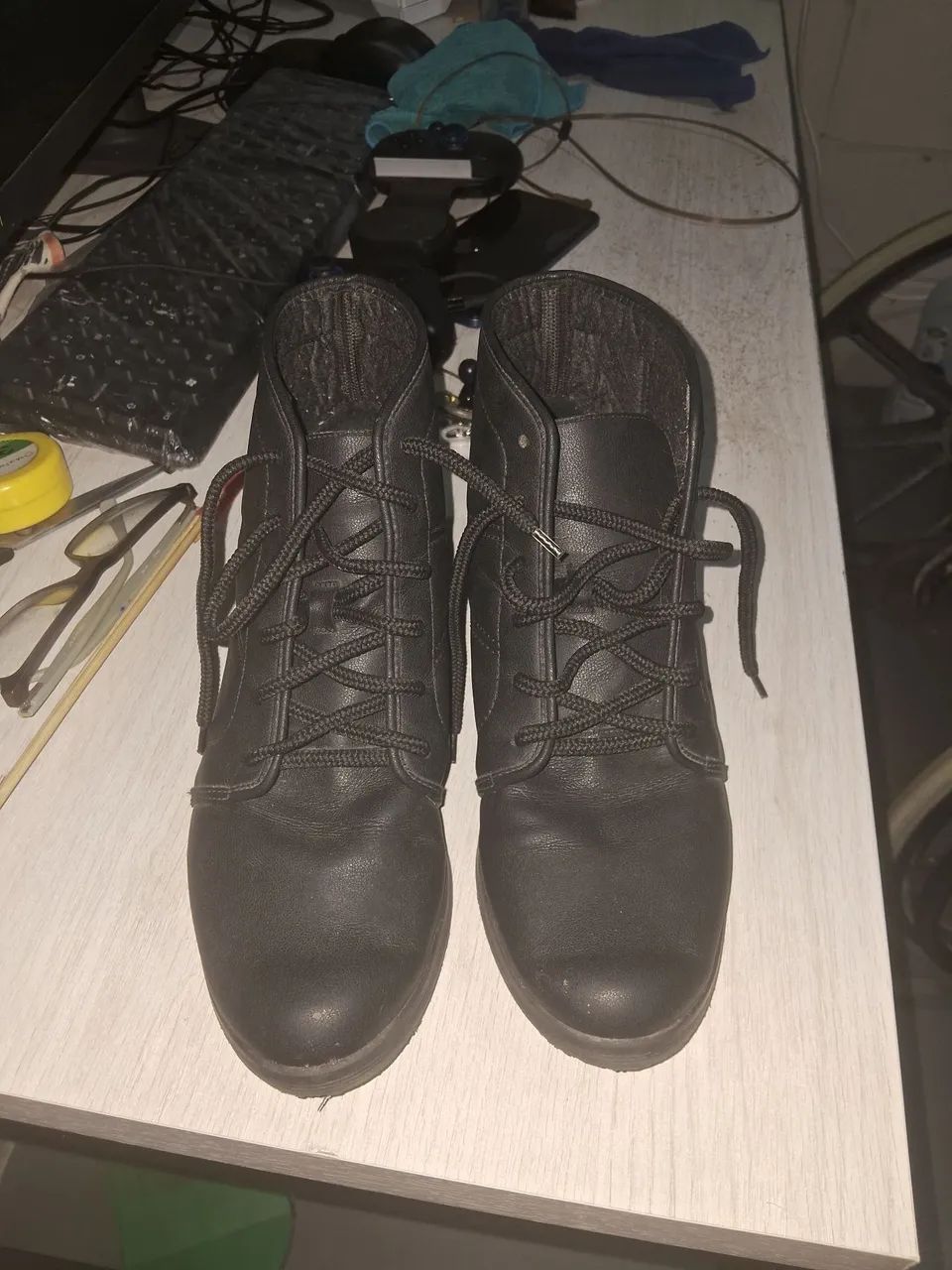 Bota coturno preta feminina - Foto 2