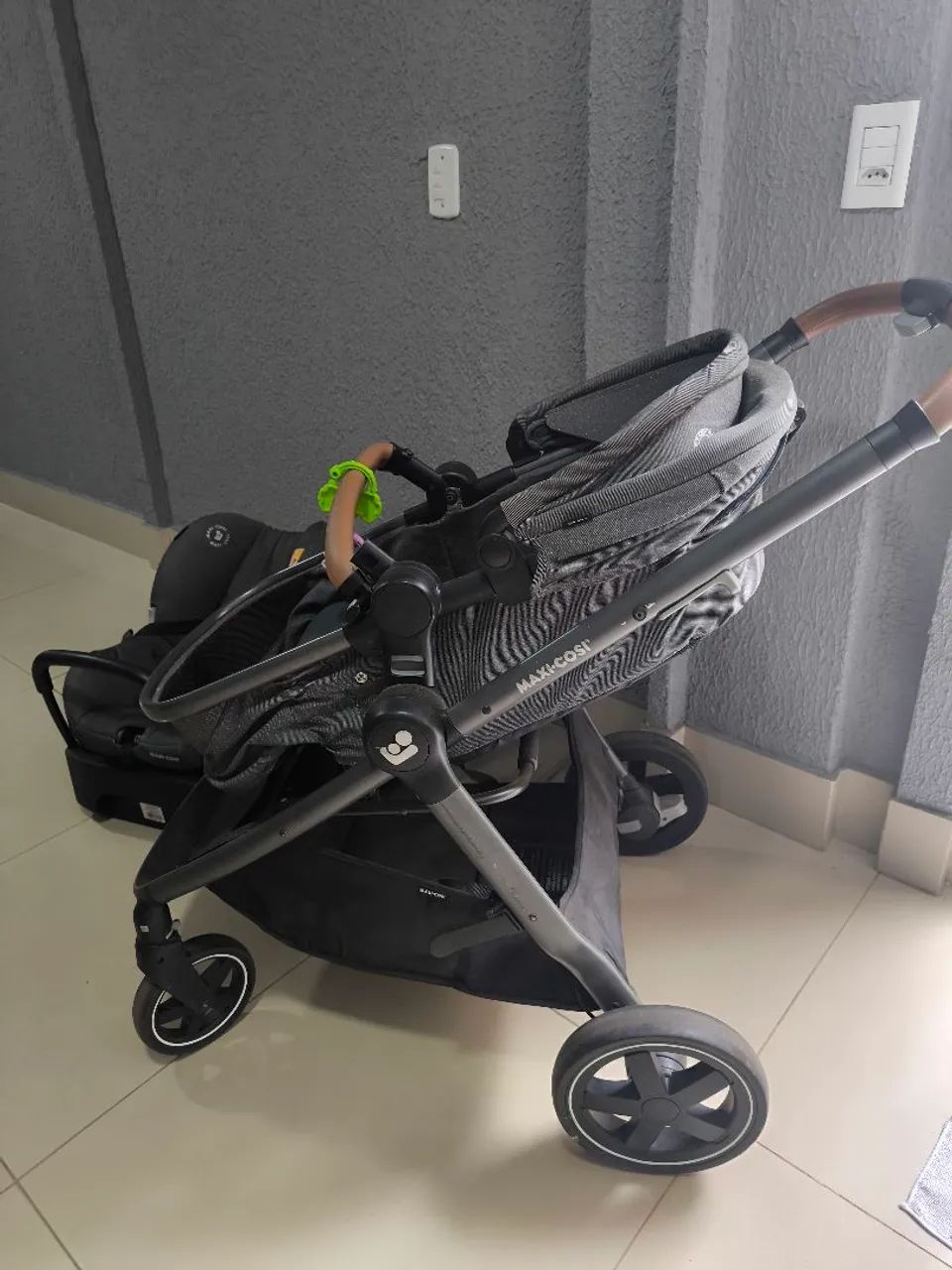 Carrinho de bebê e bebê conforto  - Foto 2