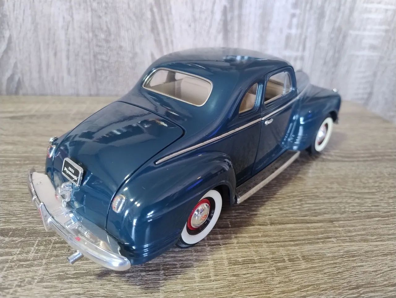 1941 Plymouth Coupê 1/18 - ROAD Signature - Hobbies e coleções