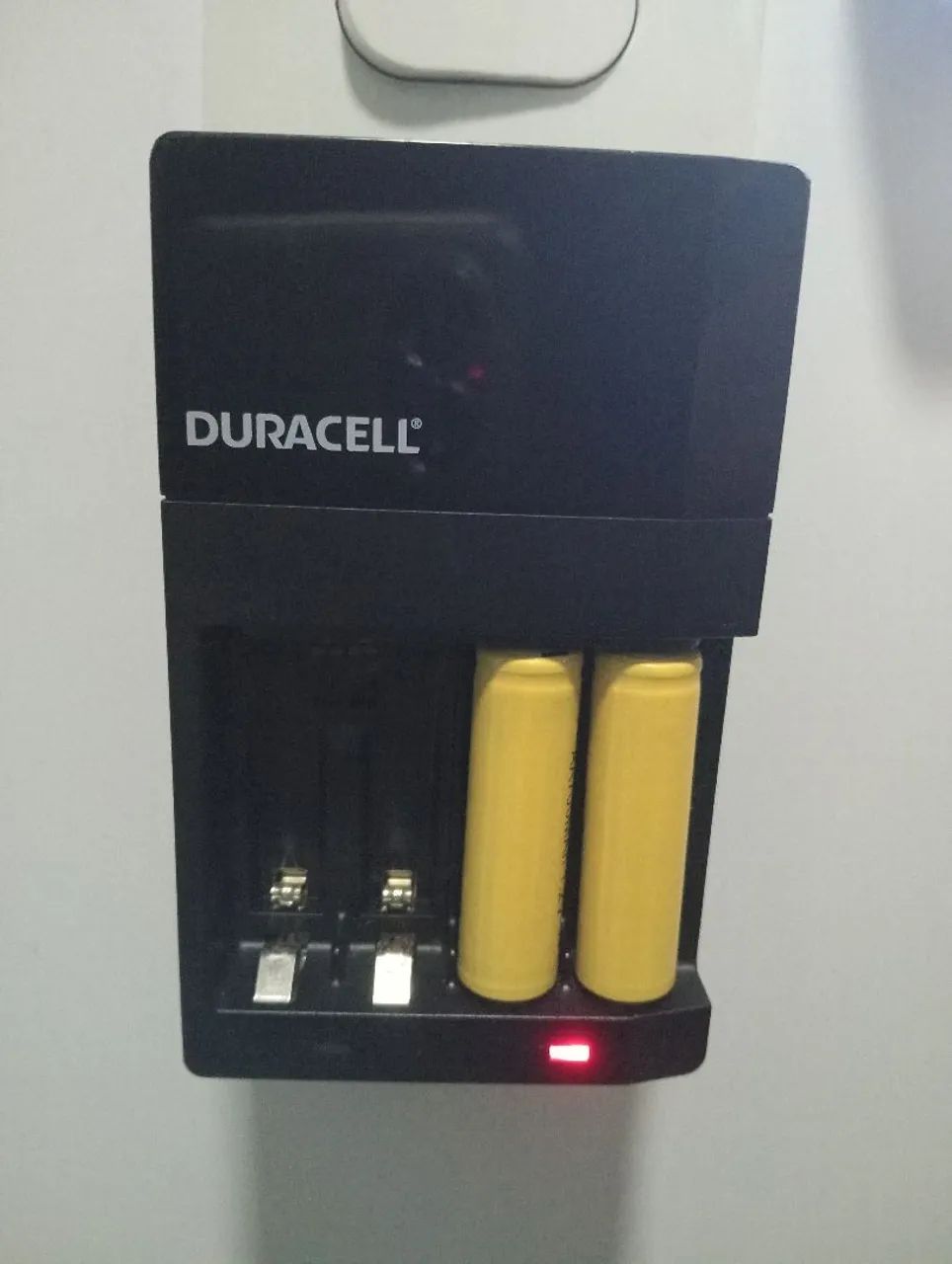Carregador de Bateria Duracell 