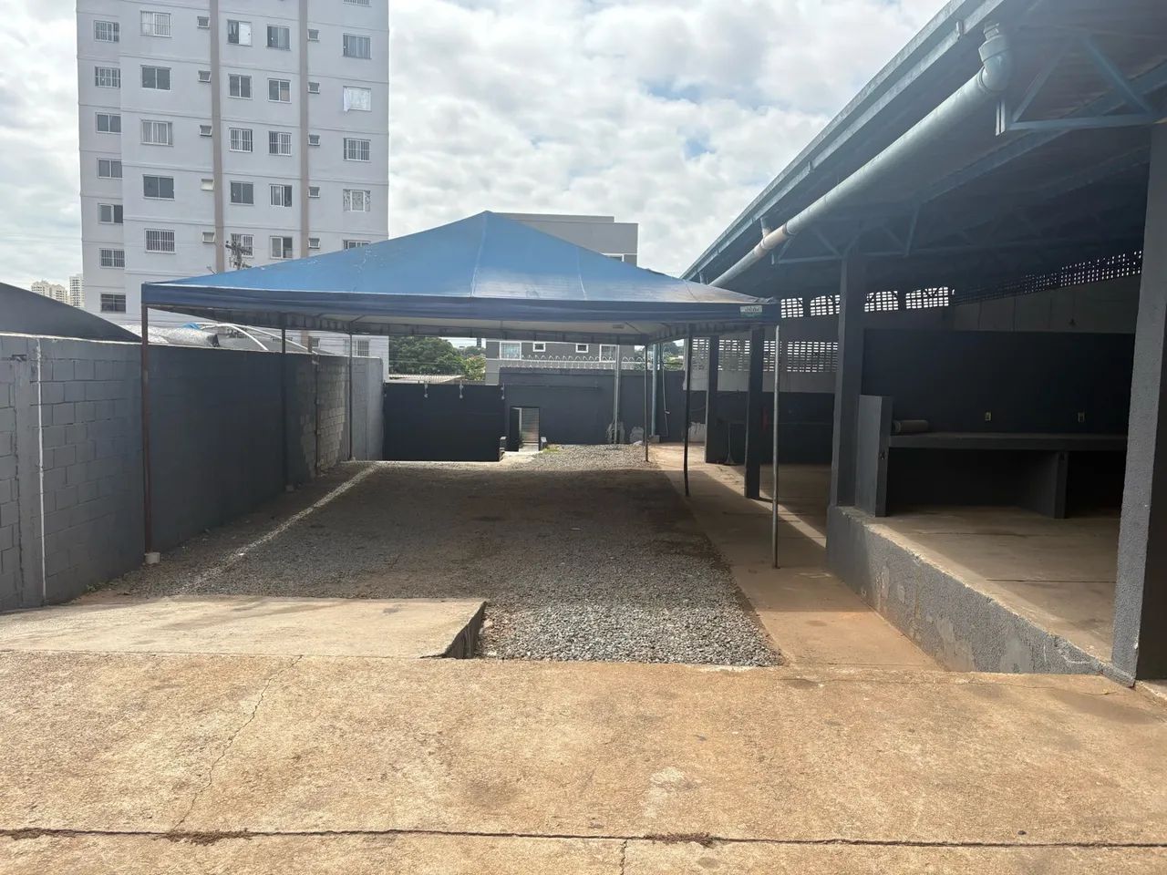 Alugo galpão 