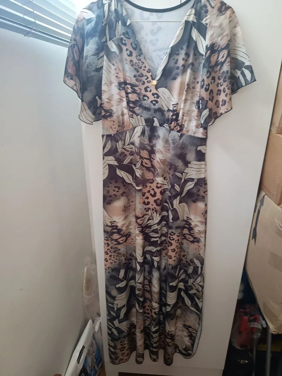 Vestido Estampado Em Tema Floral e Animail Print