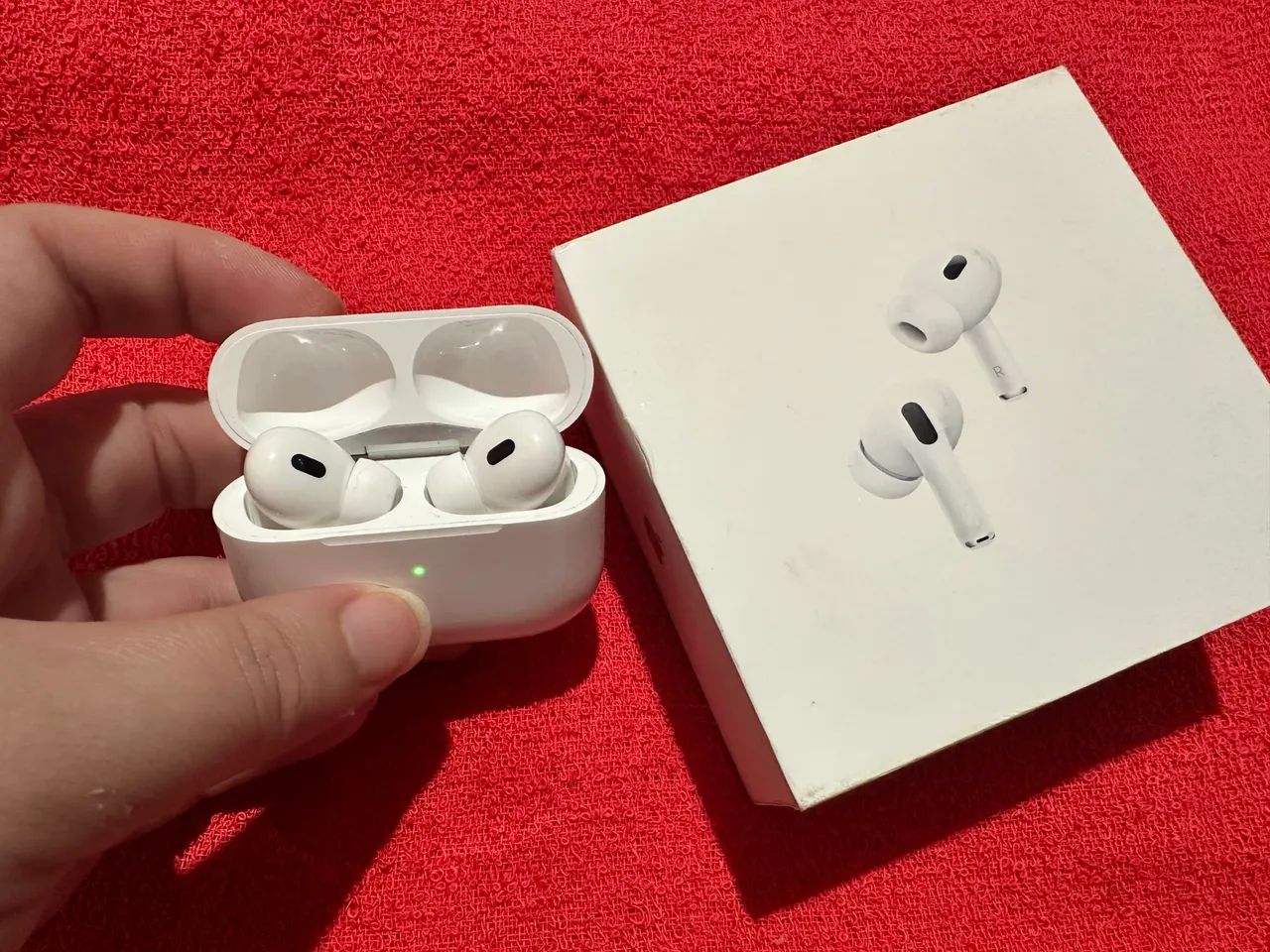 Apple AirPods Pro 2 com estojo de recarga MagSafe - Fones de