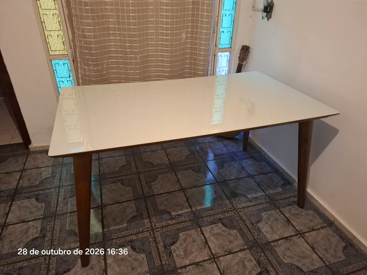 Mesa de madeira e vidro 6 lugares