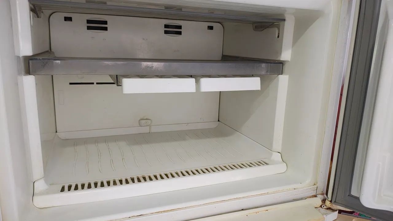 Geladeira 110v com transformador  - Foto 2