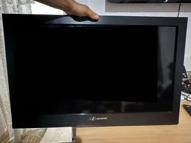 TV 32" MARCA BUSTER COM CONTROLE E SUPORTE DE PAREDE