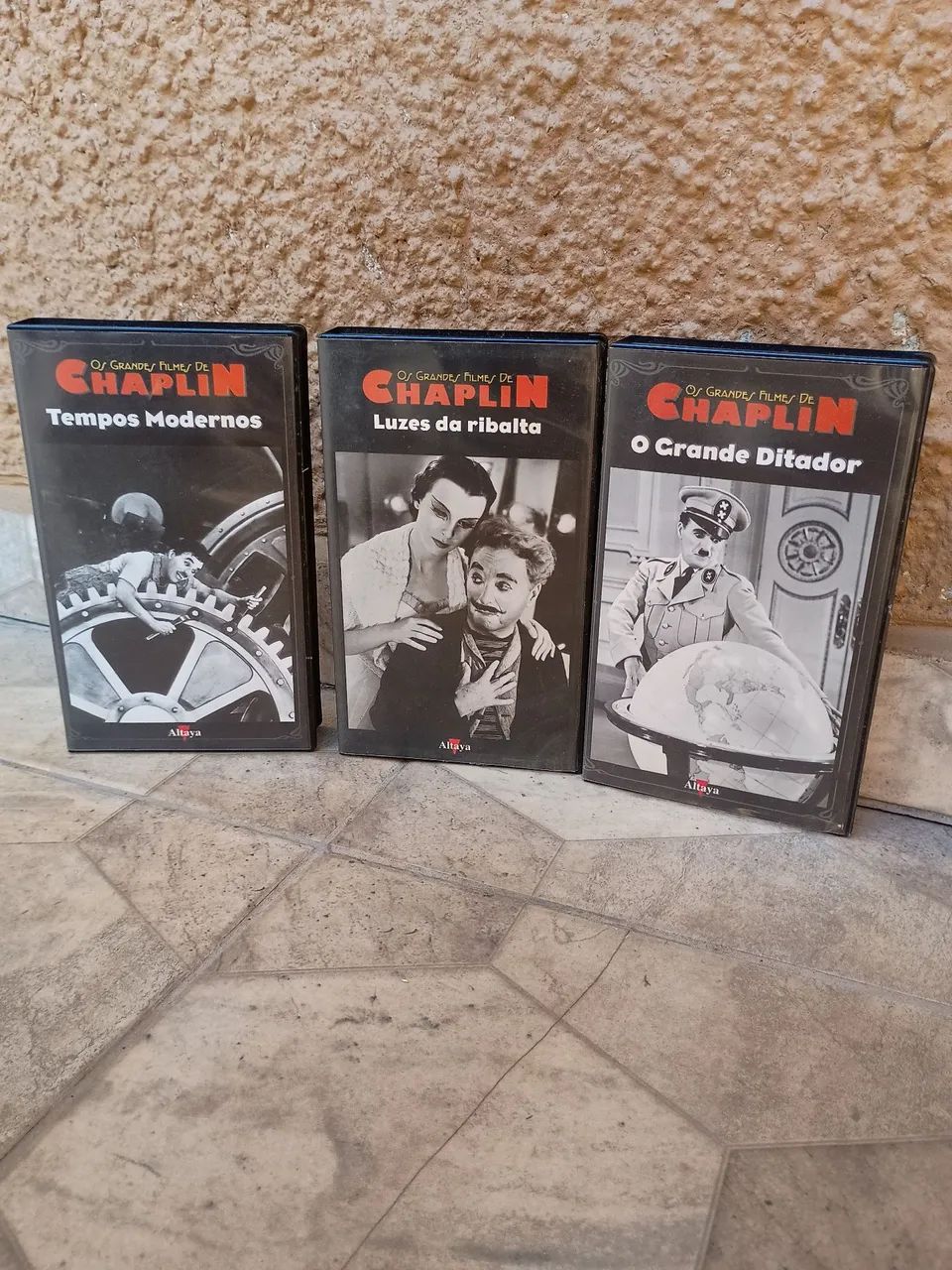 Fita VHS Charlie Chaplin clássicos, 20 reais cada