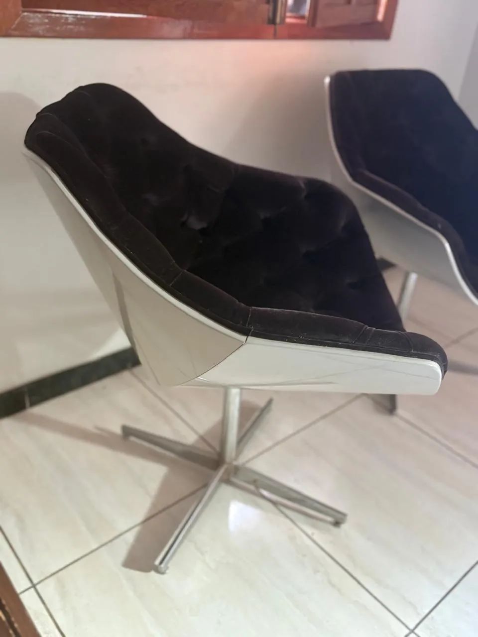 VENDO CADEIRAS VELUDO CAPITONÊ - Foto 4