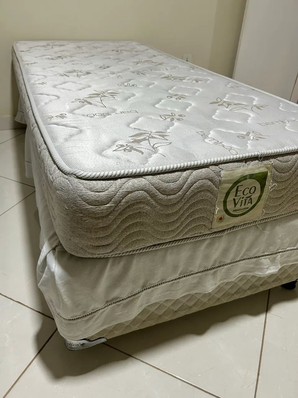 Cama box de solteiro + colchão 