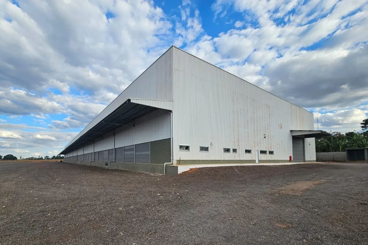 Galpão Logístico para locação com 3000m² pé dir 11 mts, cobertura com 10 docas, pátio de e