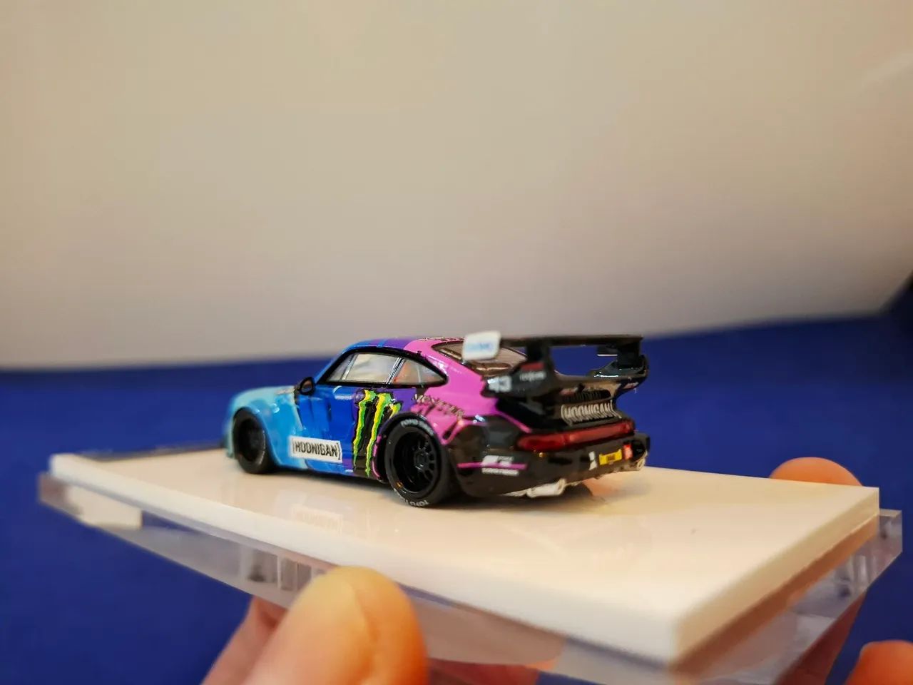 Miniatura Porsche RWB Hoonigan 1:64 - Foto 5