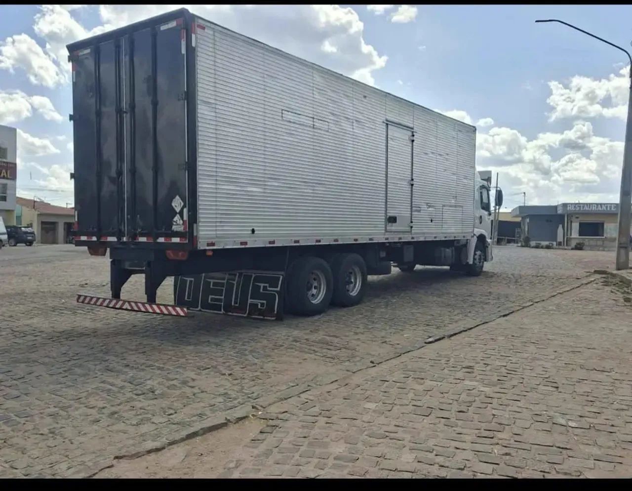 VW CONSTELLATION 24.250 6x2 - Foto 2