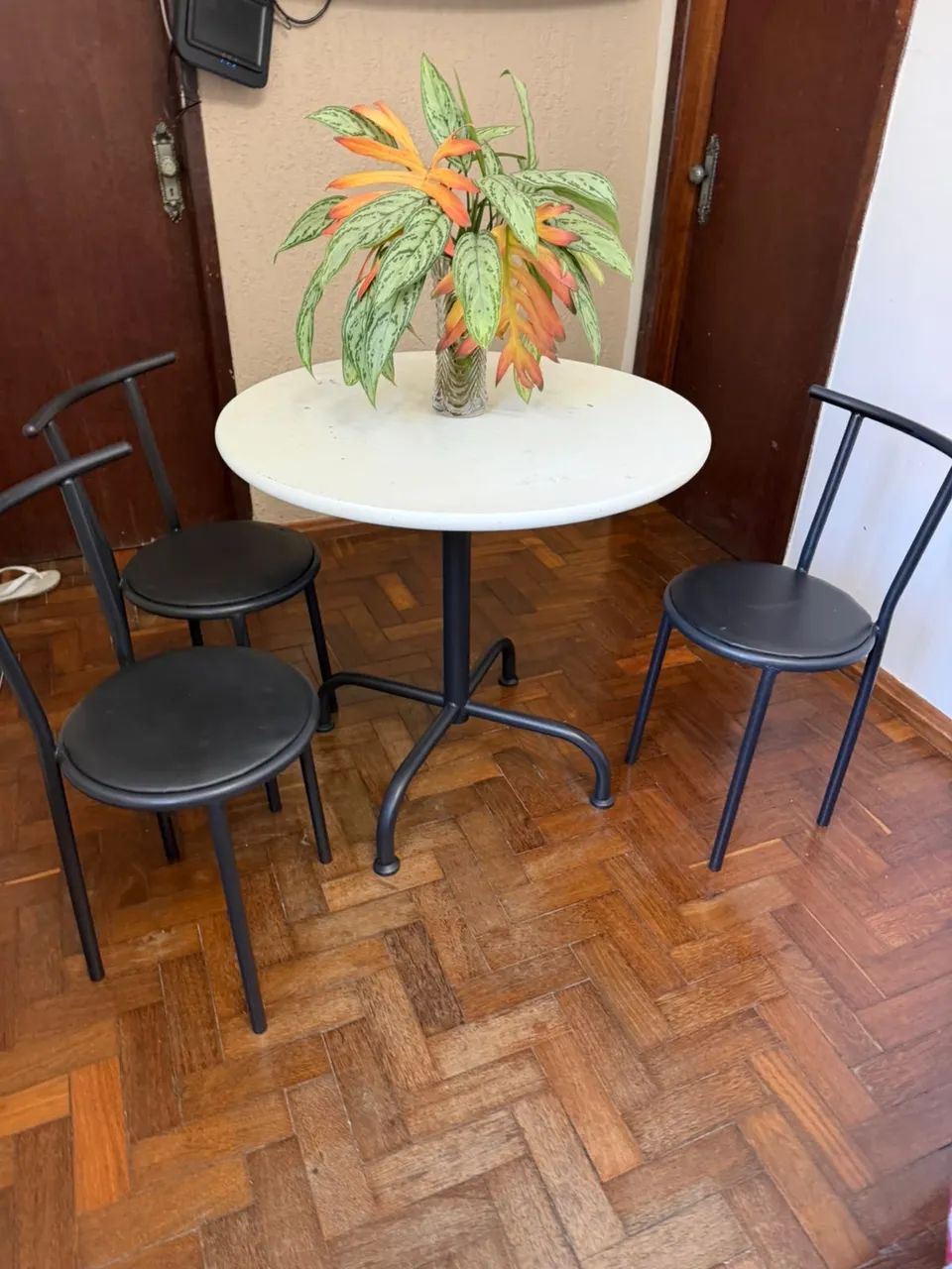 Mesa com 3 cadeiras - Foto 3